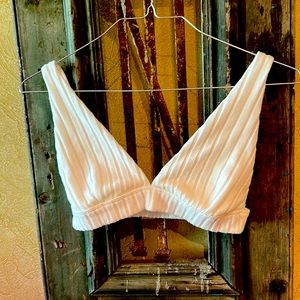 Alo Yoga Ribbed Bra Top, Ivory , Small. In new condition, never Worn.